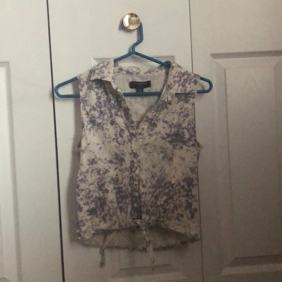 Cropped Button-Up Tank - Picture 2 of 4